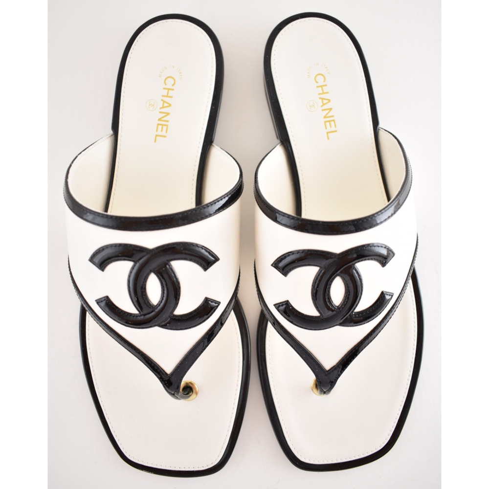 Chanel 26B White Black Patent CC Logo Thong Mule Slide Flip Flop Flat Sandal 42 - Picture 14 of 16
